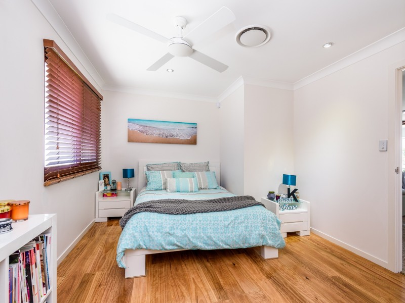 8 Anchorage Way, Biggera Waters QLD 4216