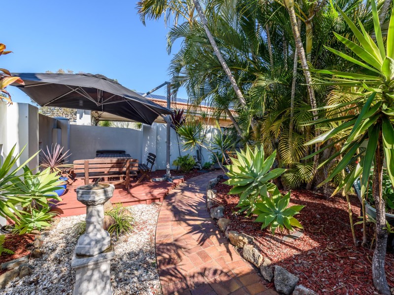 8 Anchorage Way, Biggera Waters QLD 4216