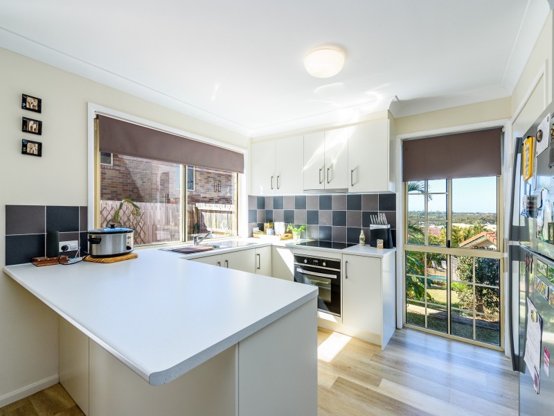 27/2 Doyalson Place, Helensvale QLD 4212