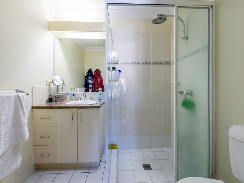 27/2 Doyalson Place, Helensvale QLD 4212