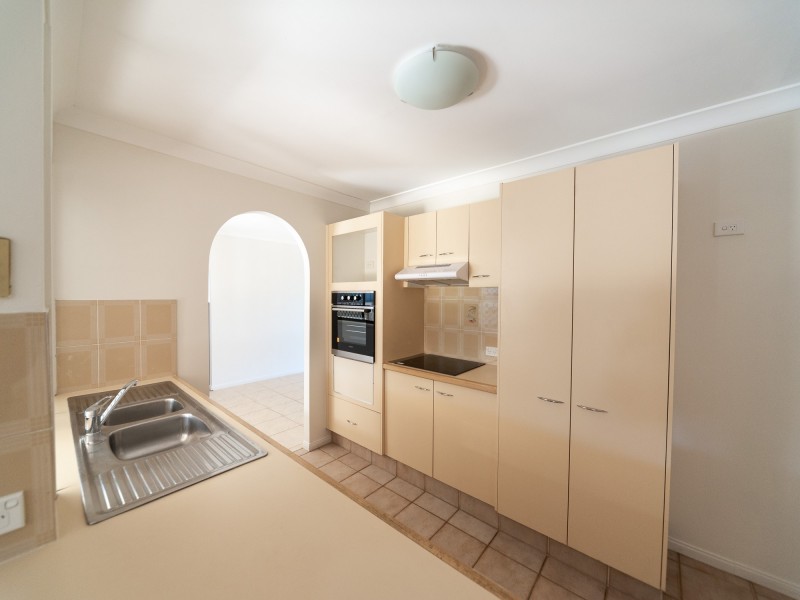 4 Footscray Court, Arundel QLD 4214