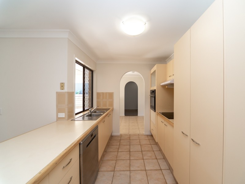4 Footscray Court, Arundel QLD 4214