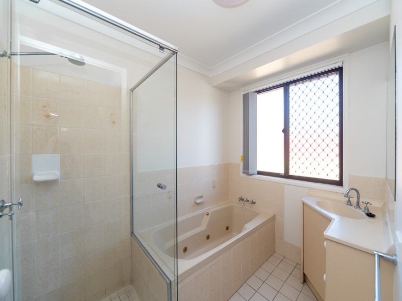 4 Footscray Court, Arundel QLD 4214