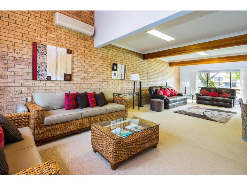 37 Tradewinds Avenue, Paradise Point QLD 4216