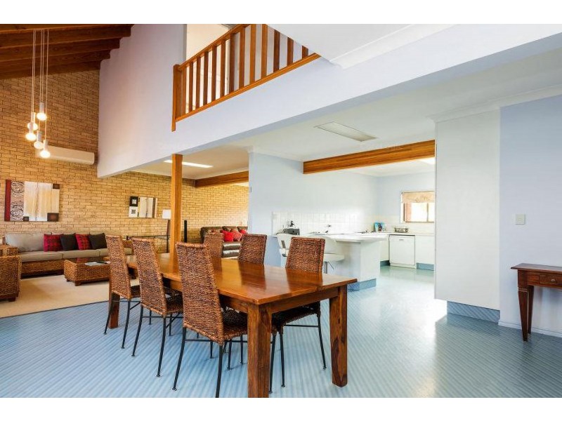 37 Tradewinds Avenue, Paradise Point QLD 4216