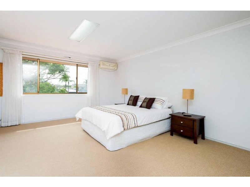 37 Tradewinds Avenue, Paradise Point QLD 4216