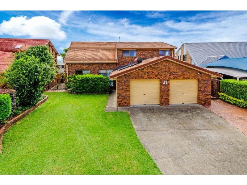 37 Tradewinds Avenue, Paradise Point QLD 4216