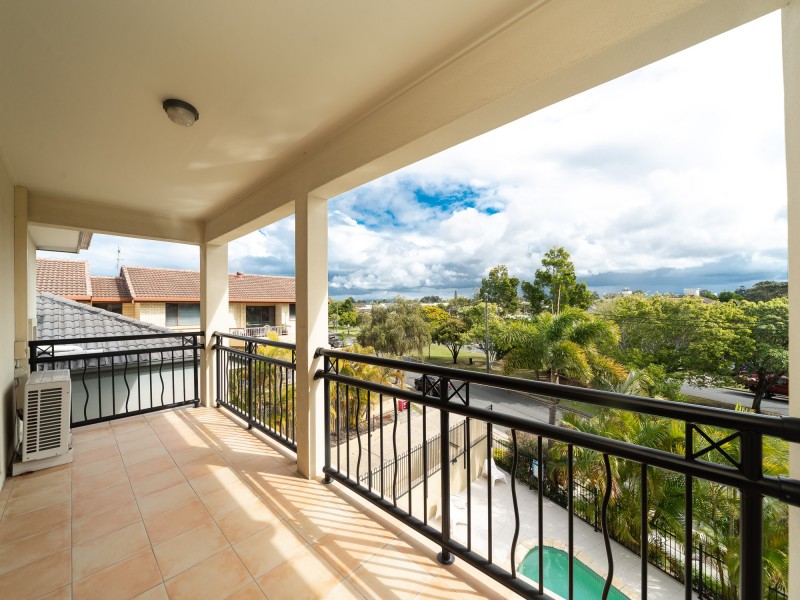 11/4 Oleander Avenue, Biggera Waters QLD 4216