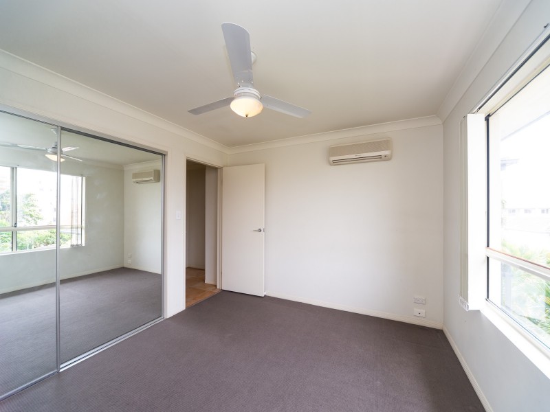 11/4 Oleander Avenue, Biggera Waters QLD 4216