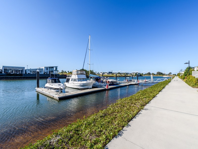 26 Waters Close, Hope Island QLD 4212