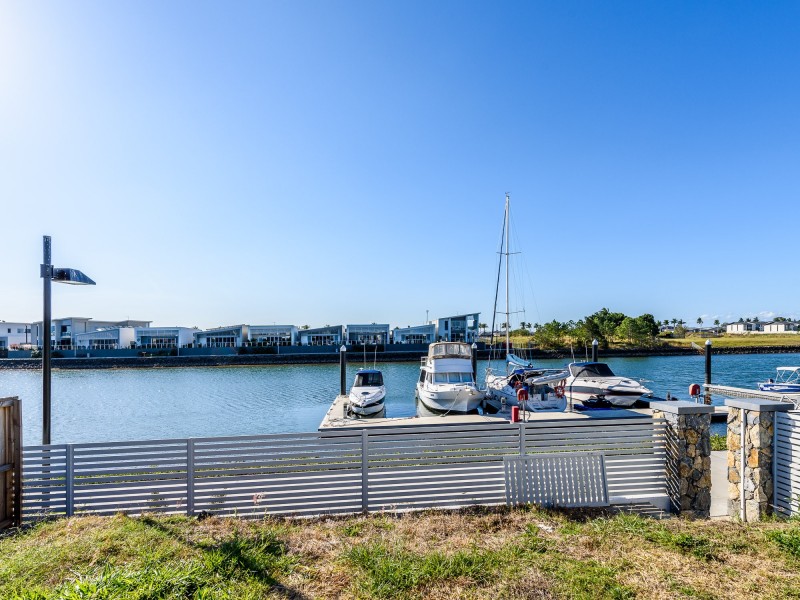 26 Waters Close, Hope Island QLD 4212