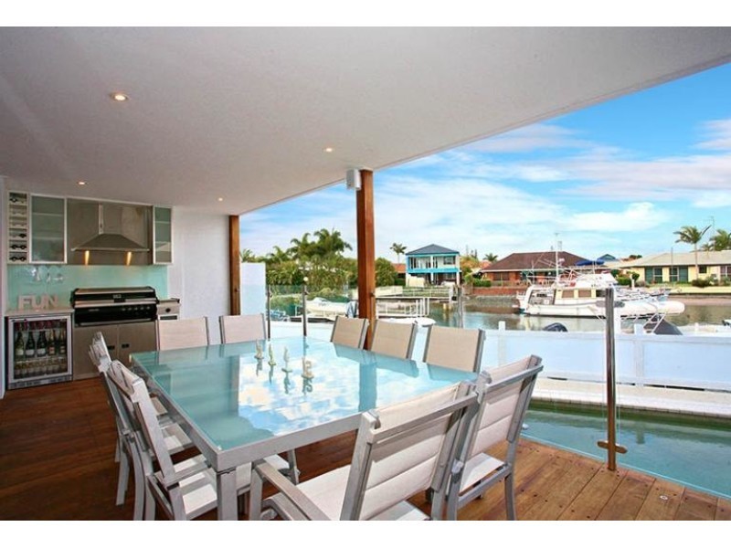 7 Samarai Avenue, Runaway Bay QLD 4216