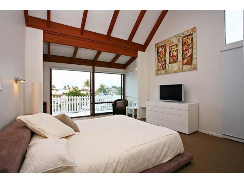 7 Samarai Avenue, Runaway Bay QLD 4216