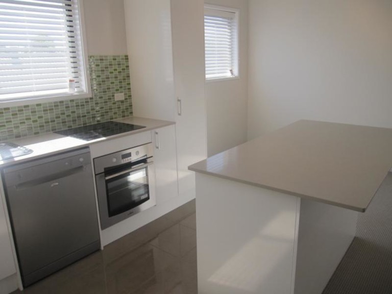 8/29 Ahern Street, Labrador QLD 4215