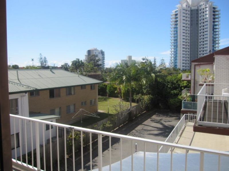 8/29 Ahern Street, Labrador QLD 4215