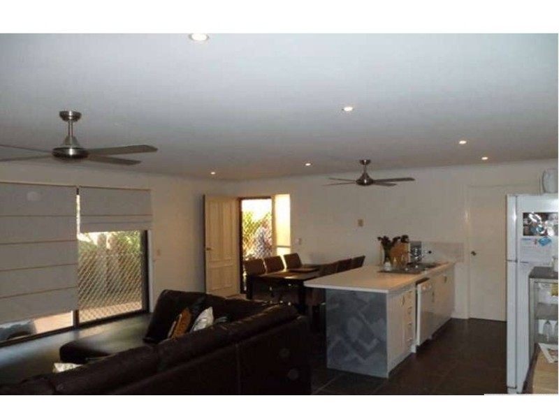 1/49 Morinda Way, Labrador QLD 4215