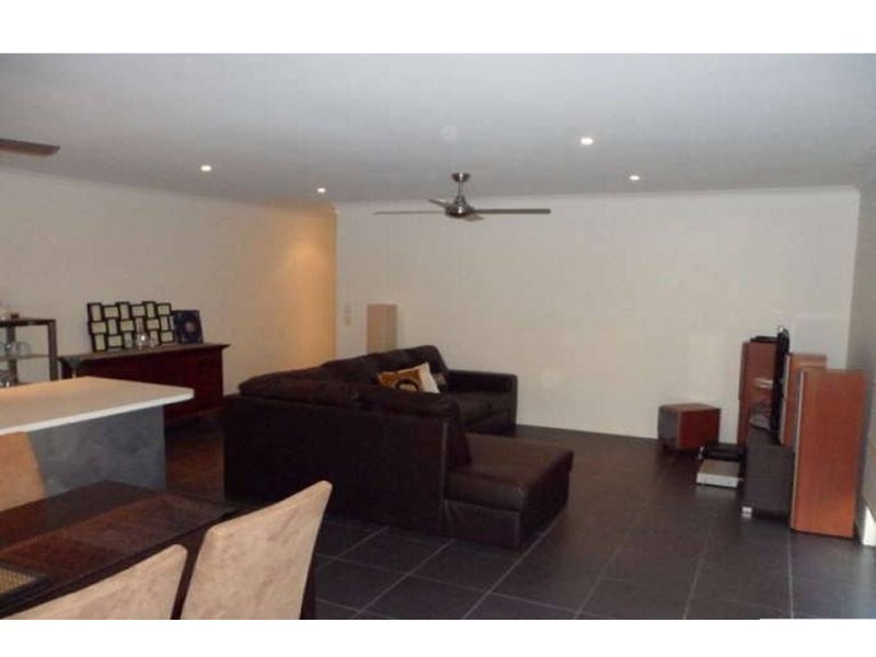 1/49 Morinda Way, Labrador QLD 4215