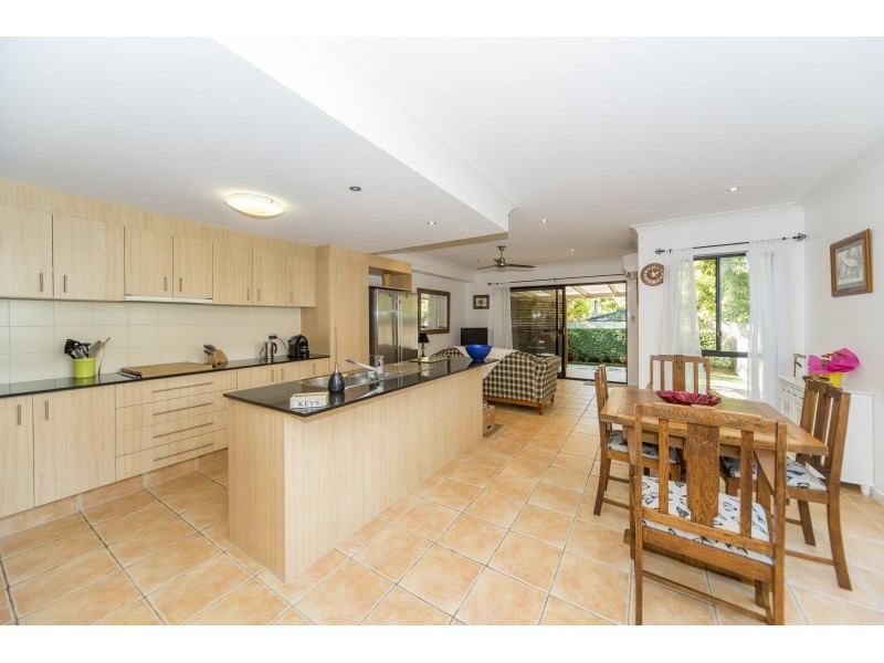 2/25 Ashbourne Terrace, Biggera Waters QLD 4216