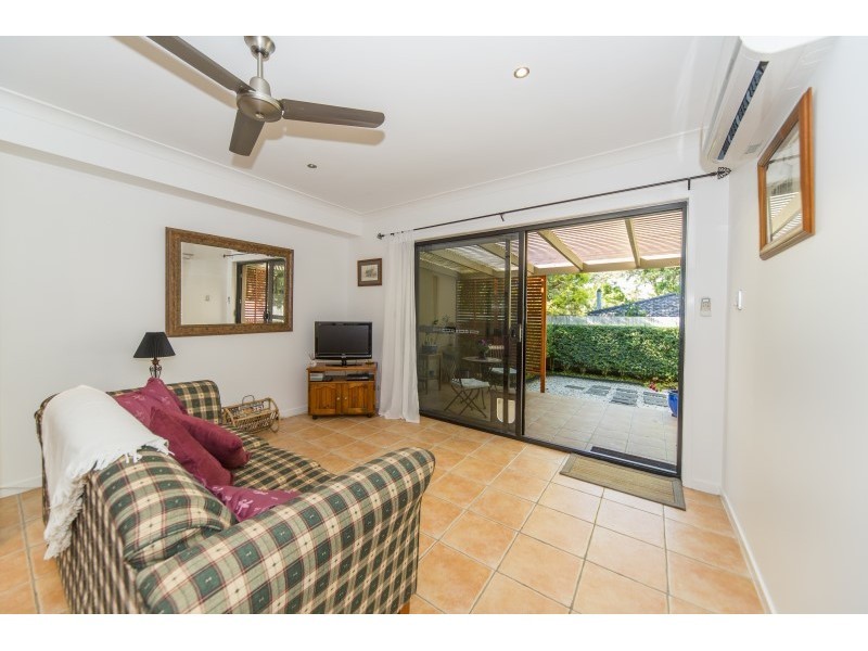 2/25 Ashbourne Terrace, Biggera Waters QLD 4216
