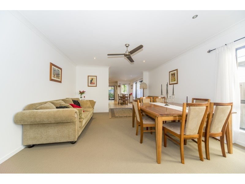 2/25 Ashbourne Terrace, Biggera Waters QLD 4216