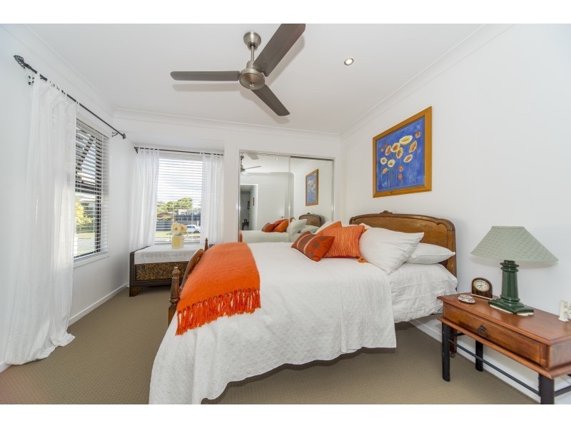 2/25 Ashbourne Terrace, Biggera Waters QLD 4216