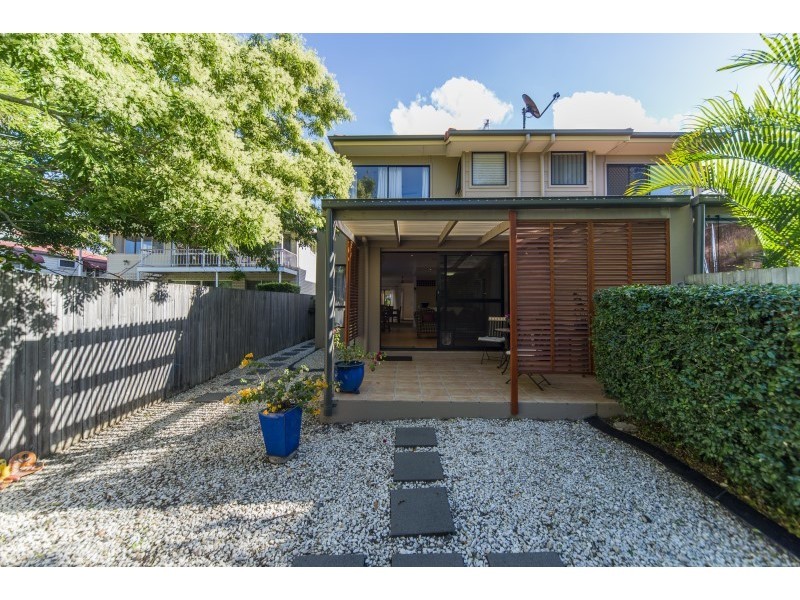 2/25 Ashbourne Terrace, Biggera Waters QLD 4216