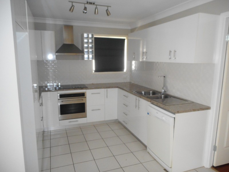 40 Open Drive, Arundel QLD 4214