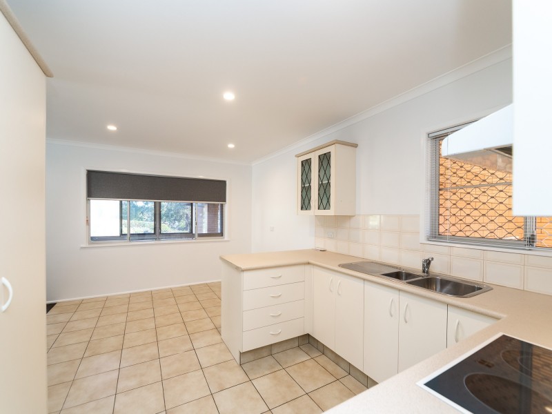 50 Lind Avenue, Southport QLD 4215