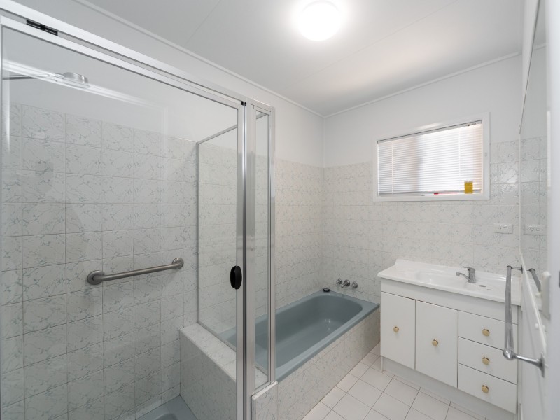 50 Lind Avenue, Southport QLD 4215