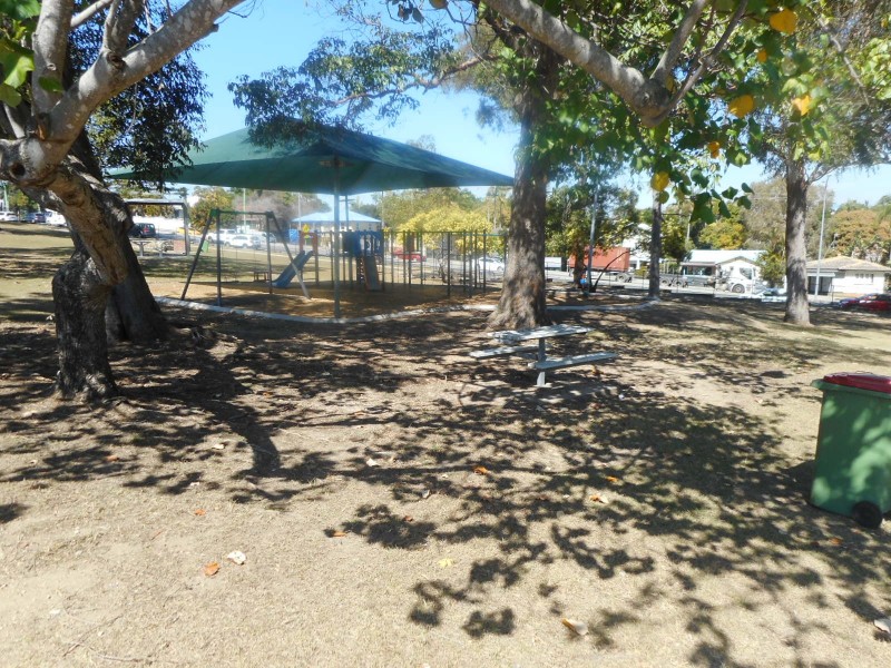 50 Lind Avenue, Southport QLD 4215