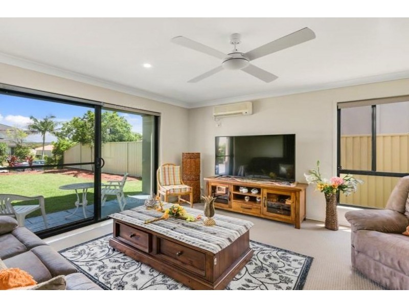 8 Katie Court, Arundel QLD 4214