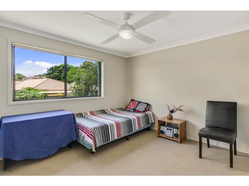 8 Katie Court, Arundel QLD 4214