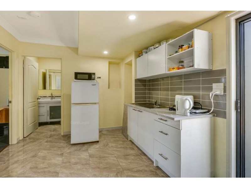 8 Katie Court, Arundel QLD 4214