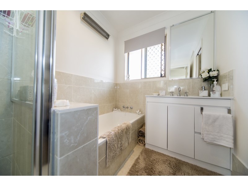 1/4 Sanctuary Court, Coombabah QLD 4216