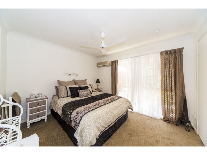1/4 Sanctuary Court, Coombabah QLD 4216