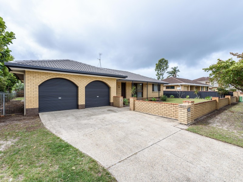 9 Blaxland Avenue, Paradise Point QLD 4216
