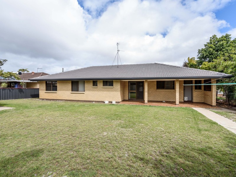 9 Blaxland Avenue, Paradise Point QLD 4216