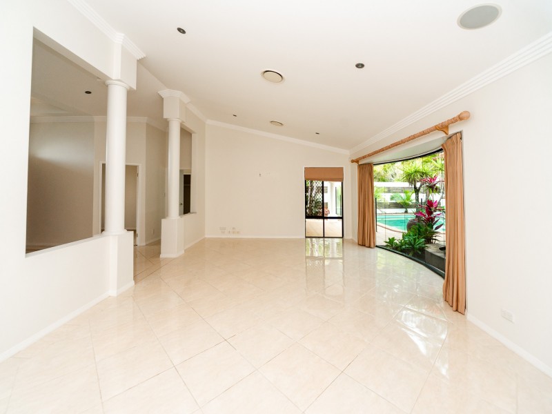 69 Arun Drive, Arundel QLD 4214