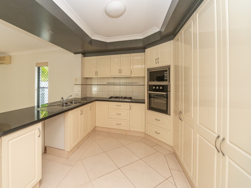 69 Arun Drive, Arundel QLD 4214