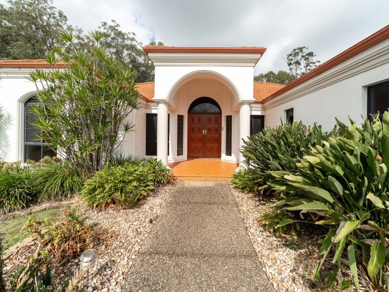 69 Arun Drive, Arundel QLD 4214