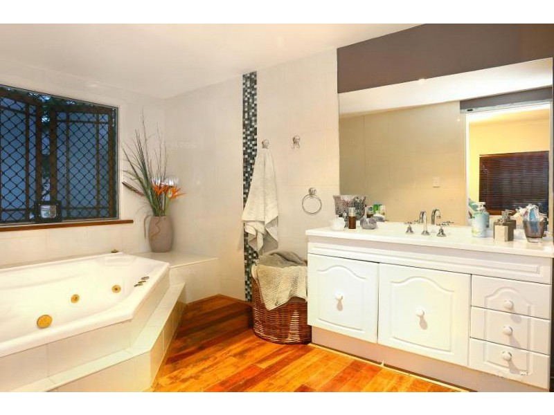 14 Ernest Street, Labrador QLD 4215