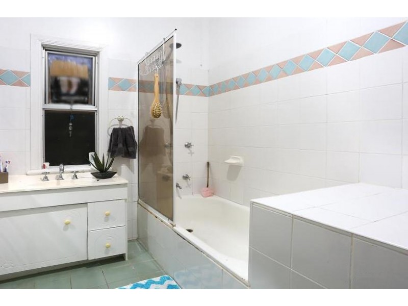 14 Ernest Street, Labrador QLD 4215