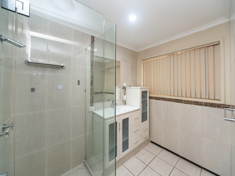 2/185 Musgrave Avenue, Labrador QLD 4215