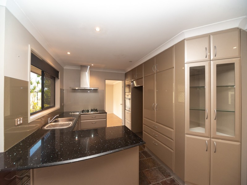 2/19 Mallard Avenue, Paradise Point QLD 4216
