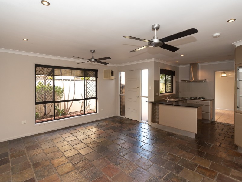 2/19 Mallard Avenue, Paradise Point QLD 4216