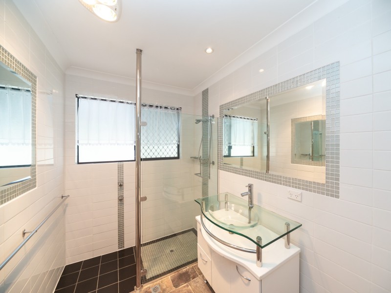 2/19 Mallard Avenue, Paradise Point QLD 4216