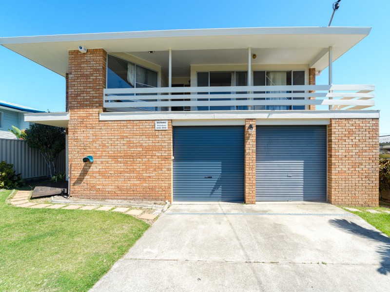 12 Waratah Avenue, Biggera Waters QLD 4216