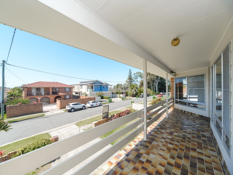 12 Waratah Avenue, Biggera Waters QLD 4216