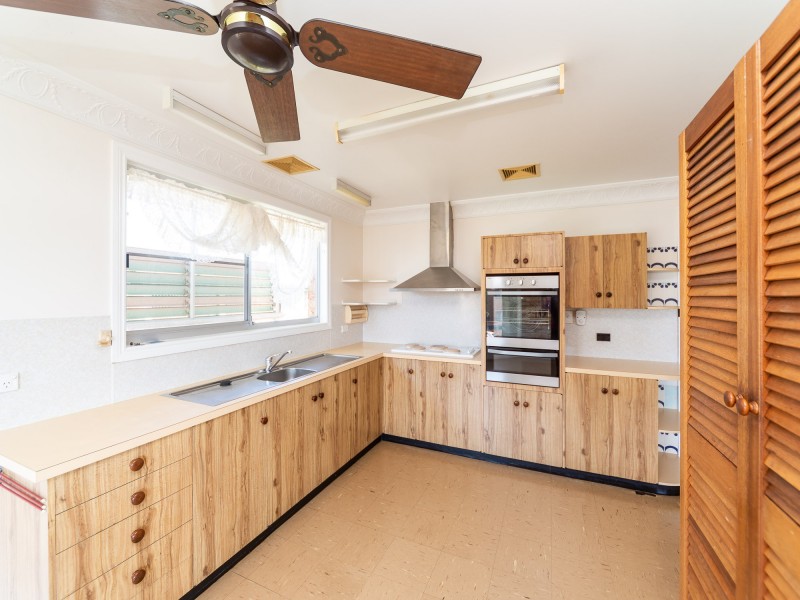 12 Waratah Avenue, Biggera Waters QLD 4216