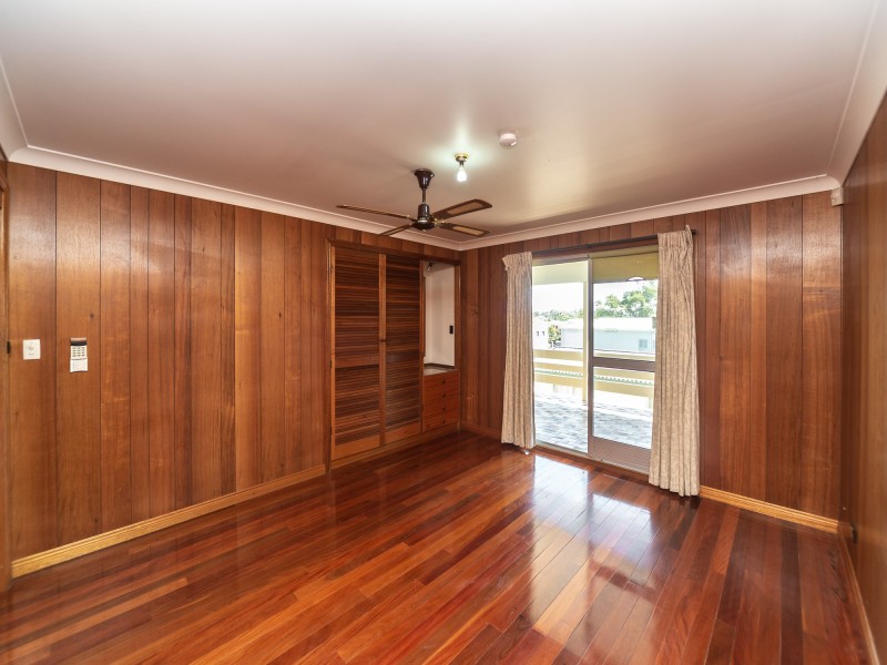 12 Waratah Avenue, Biggera Waters QLD 4216